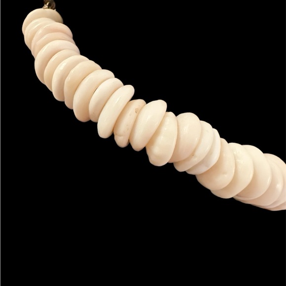 VINTAGE 1970’s HAWAIIAN LARGE PUKA SHELL NECKLACE WITH BARREL CLASP - Picture 8 of 13